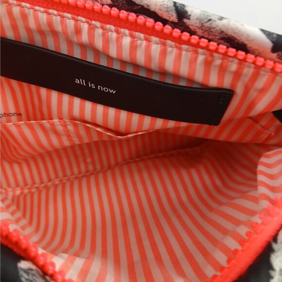 Lululemon Hip To Be Free Polyester Bag In Mystic Jungle Crossbody Or Waist Bag - Picture 7 of 10
